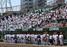 同じ町内の「お隣さん」同士が高校野球の定期戦　強豪校元監督が始球式　1973年の選抜大会にともに出場した小倉南と小倉商