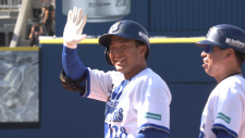 【DeNA】7年目・勝又温史がプロ初スタメン＆プロ初ヒット　記念ボールを受け取った戸柱恭孝は“スリスリ”と両手でなでる