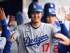 「オオタニの投手復帰にメリットない」アメリカで賛否…大谷翔平は二刀流をやめるべきか？ 名物記者もメジャー最強打者も言及「ドジャースの攻撃力が落ちる」
