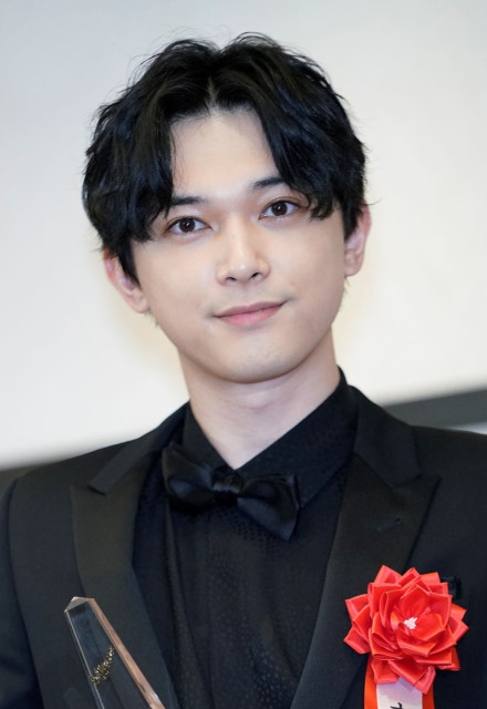 猫顔でイケメン! 男性芸能人ランキング 3位「綾野剛」2位「吉沢亮」…1位は“小顔でシャープな顔立ち”の芸能人?(オトナンサー)|dメニュー ...
