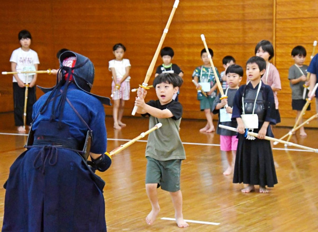 【動画】「竹刀かっこいい」剣道の魅力体験 県連盟など、子ども向け教室（Saga Shimbun）