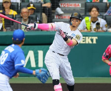 セ5球団が苦悩する〝4番壊滅症候群〟　虎の主砲・佐藤輝の好調維持の鍵は5番大山が握る　鬼筆のトラ漫遊記