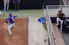 MLB　山本由伸のブルペンにダルビッシュ有が視線送る　前日は大谷翔平のライブBP観戦　ダルは中1日で軽め投球