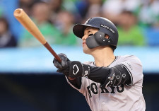 巨人・若林楽人、先制3号ソロ「神宮球場は睡眠が多く取れるからいい準備をしていける」