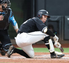 ロッテ3連勝！勝率5割復帰　寺地隆成がVスクイズ「サインが出ると思ったので、何とか決めてやろうって」