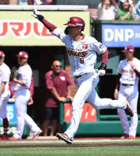 楽天・辰己涼介、先制1号2ラン　観戦に訪れた生徒に「皆さんの未来は明るい。たくさん勉強して楽しい人生を歩んでください」