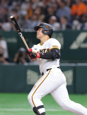 巨人・岡本和真、3冠肉薄　佐藤輝に並ぶ7号2ランで打点もトップ浮上！打率1位にも6厘差接近