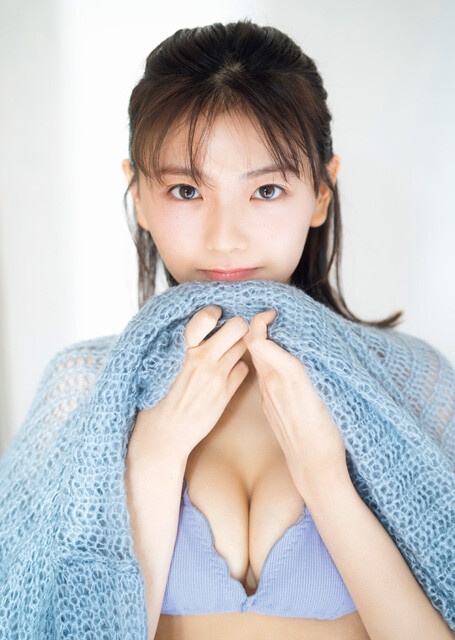 女優・大熊杏優、週プレで過去最高に大人っぽいグラビアに挑戦！「これだけ髪の長いグラビア はとってもレアです」（週プレNEWS）｜ｄメニューニュース（NTTドコモ）