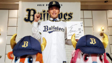 オリックスドラフト1位の富士大・麦谷祐介と仮契約、俊足強肩強打で「将来はトリプルスリー」