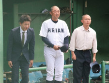 龍谷大平安　コールドで再出発　川口監督は公式戦初采配で大勝「選手には“普段通りにやってほしい”と」