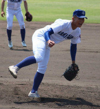 【高校野球】進学校の滝川に現れた二刀流右腕・新井　NPB9球団スカウトの前で152キロ計測