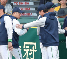 ヤクルト高津監督、2勝目の45歳石川は「向かっていく気持ち表れていた」　現役最年長の左腕称賛