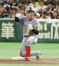 阪神・中川が歓喜のプロ初安打！第3打席で三塁強襲安打　記念球は先輩たちがベンチへ回収