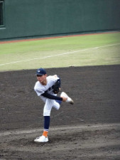 滋賀学園　今秋ドラフト候補右腕・長崎が投打で躍動し2年連続優勝　県内連勝を20に伸ばす