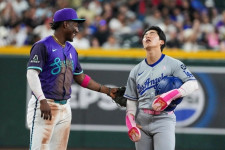 キム・ヘソン　Dバックス遊撃手と塁上で連日の微笑ましいやりとり「良き雰囲気」「なんか愛らしい」