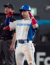 日本ハム・五十幡亮汰「今日はやったぞ！」　決勝先制打に2ランスクイズ、2年ぶりお立ち台で喜び爆発
