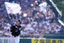ロッテ　山本大斗の2号ソロ＆ソト24試合ぶり4号ソロ　吉井監督「ソトは期待」「山本は…」