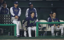 逆転負けのヤクルト　痛すぎる2つの失策…ともに先頭打者の出塁許し失点　先発・小川は自責1も5失点