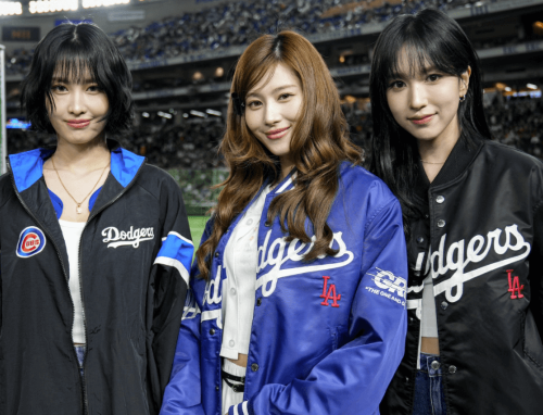 TWICE MISAMO の MLB東京シリーズ エキシビション着用ジャケット