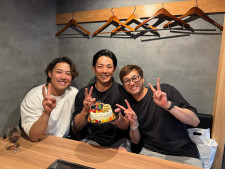 増田珠が26歳の誕生日を迎える チームメイトに祝われ笑顔