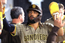 サンディエゴ　パドレス　ロベルト・スアレス選手ユニフォーム パドレスのスアレスは成功率100％で14セーブ。史上最多を上回る