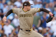 サンディエゴ　パドレス　ロベルト・スアレス選手ユニフォーム パドレスのスアレスは成功率100％で14セーブ。史上最多を上回る