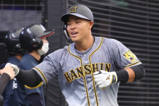 「嘘だろ...」阪神・佐藤輝明、両リーグ最速10号ソロにX衝撃「バースの再来」「まじですげえ！」