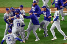 選手たちがドジャーブルーに抱く強烈なプライドと自負。采配だけでは見えないロバーツ監督の最大の強みとは？　ベテラン番記者が見た“最強軍団の真実”＜SLUGGER＞