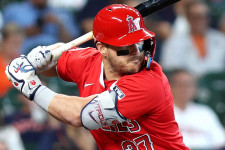 エンジェルス、伝統のフェンウェイ・パークで歴史的快挙「レッドソックス以外のチームで初めて…」MLB記者が注目