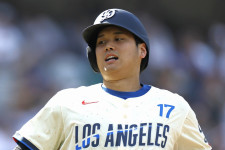 大谷翔平が今季重ねた異次元の「73」 130年ぶりの打撃記録に並ぶペースと現地メディア報道。投手復帰の影響についても言及