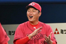 【広島】新井監督ご満悦　鬼門ハマスタ連敗も８でストップ「すごくいい内容の一日」