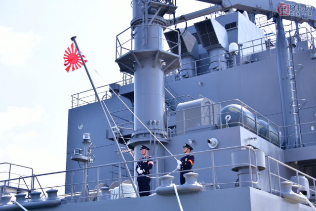 自衛隊海上輸送群」ついにデビュー! 陸上自衛官が操る輸送艦 自衛隊海上輸送群」ついにデビュー! 陸上自衛官が操る輸送艦